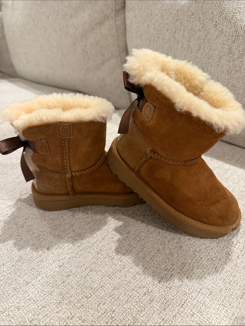 UGGS - 8T - Kids Cozy Shearling Lined Winter Boots - Chestnut Brown